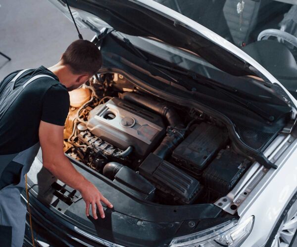 Basic Qualifications to be Considered in the Hiring of a Professional Car Mechanic