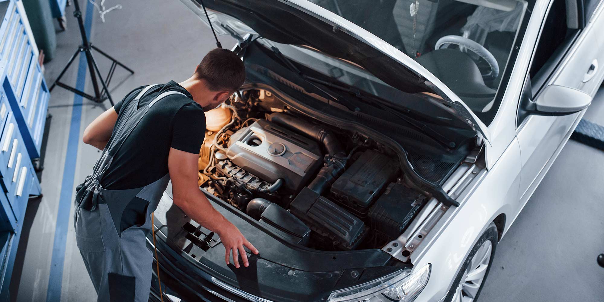 Basic Qualifications to be Considered in the Hiring of a Professional Car Mechanic